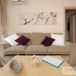 Flower Nest - Five Stars Holiday House