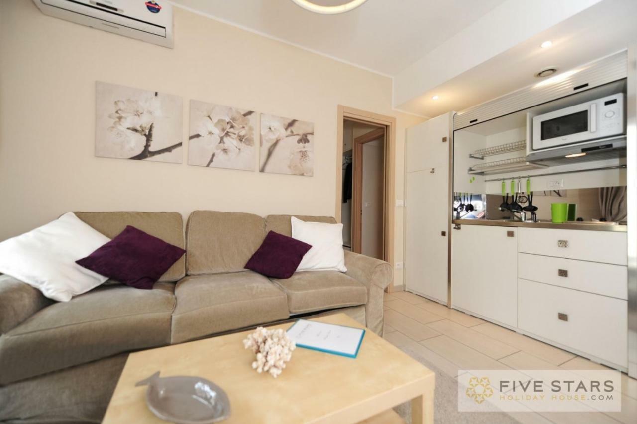 Flower Nest - Five Stars Holiday House *